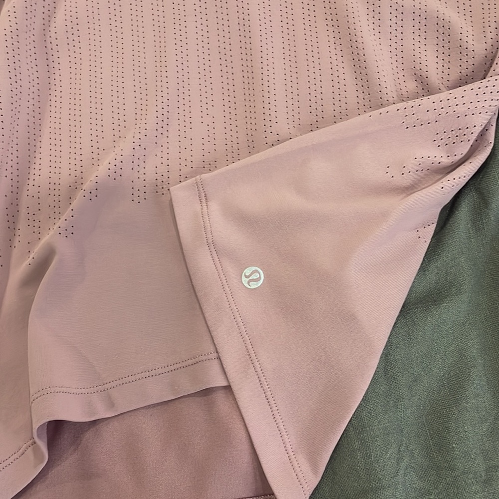 Store: Lululemon - Picture 2 of 2